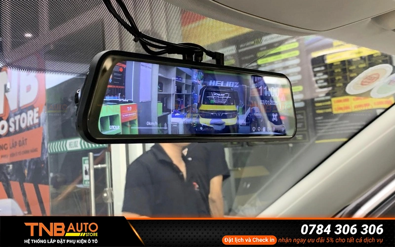  Camera hành trình gương VinFast Minio Green ghi hình trước sau đóng vai trò quan trọng trong việc lưu lại toàn bộ diễn biến