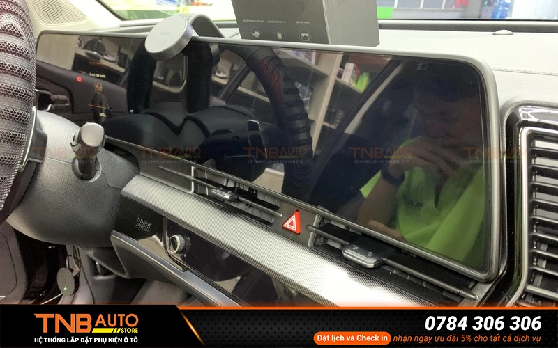 Khách hàng nên đến các trung tâm chuyên nghiệp để dán PPF bảo vệ nội thất cho xe Sportage