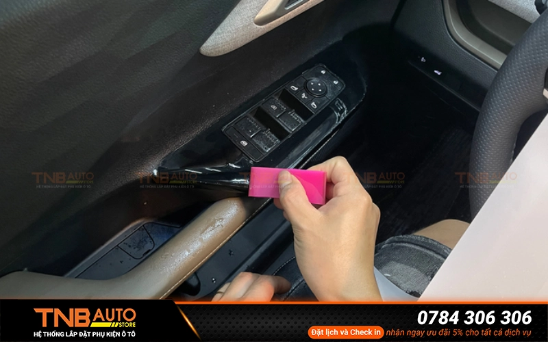 TNB Auto Store mang đến dịch vụ dán phim bảo vệ nội thất Toyota Cross với mức giá rẻ hợp lý nhất