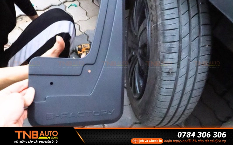 Hệ thống TNB Auto - Địa chỉ lắp dè chắn bùn VinFast Minio Green uy tín và chất lượng