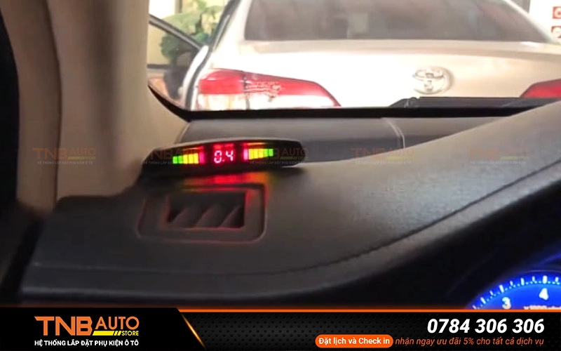 Hệ thống cảm biến VinFast EC Van cho phép giám sát đồng thời khu vực phía trước và phía sau