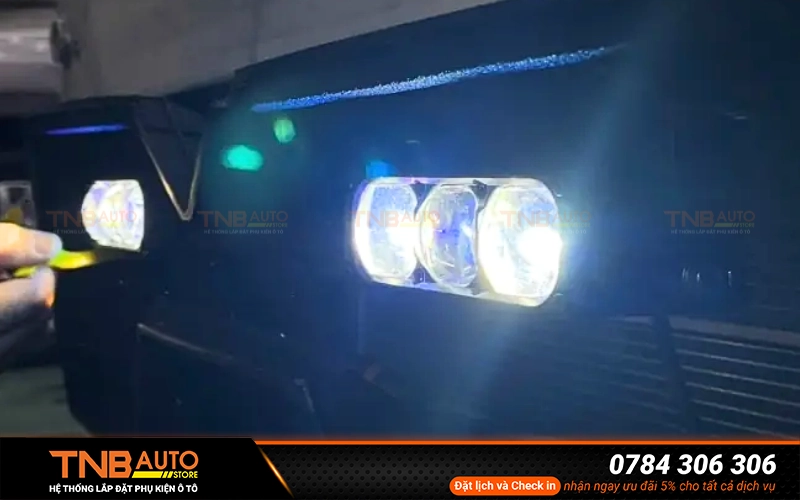 Đèn trợ sáng lắp tại khoang cản trước VF MPV7