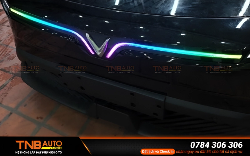 Khi bật LED cánh chim phát ra ánh sáng ở mức vừa phải, không quá gắt mang đến cảm giác dễ chịu cho cả người lái và người đối diện