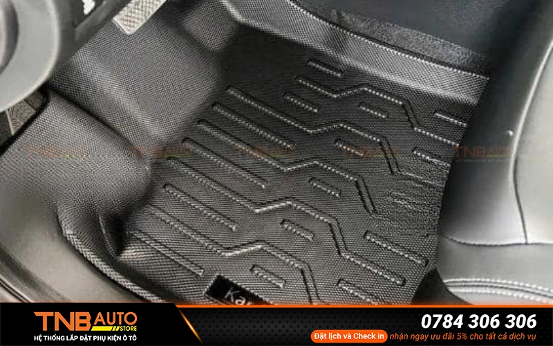 Thảm sàn Vinfast EC Van được thiết kế với khả năng chống thấm tuyệt đối, ngăn chặn hoàn toàn nước, bùn đất, dầu mỡ hoặc các chất bẩn khác thấm xuống sàn nguyên bản