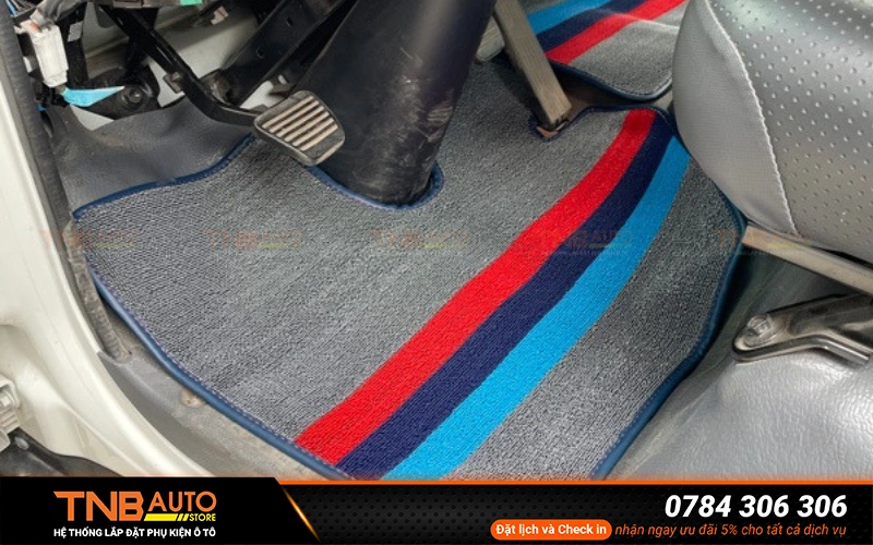 Thảm sàn giúp tạo lớp đệm giảm va đập, giữ cho bề mặt sàn luôn trong tình trạng tốt, không bị hư hại theo thời gian