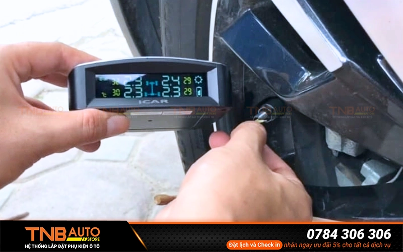 Cảm biến áp suất lốp VF MPV7 có khả năng cảnh báo ngay khi áp suất lốp quá thấp, quá cao hoặc nhiệt độ lốp tăng bất thường