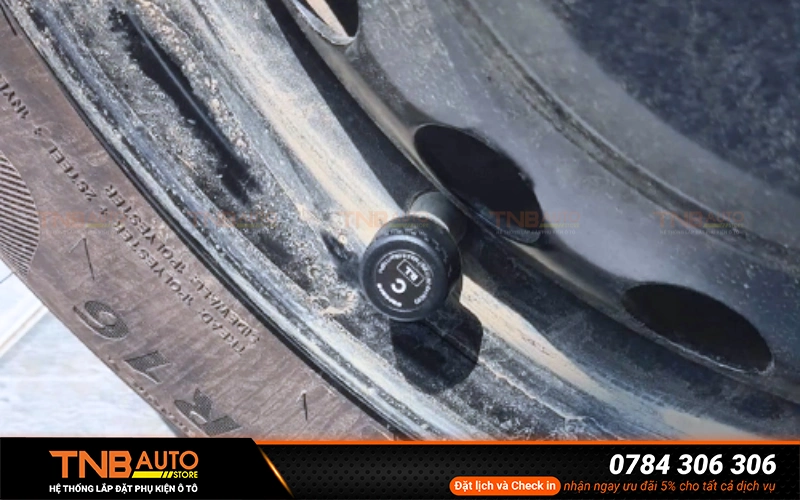 Những lưu ý quan trọng cho khách hàng khi lắp cảm biến áp suất lốp VF MPV7