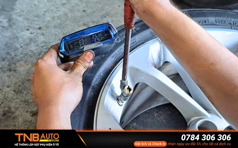 Hệ thống TNB Auto - Đơn vị cung cấp và lắp đặt cảm biến áp suất lốp VF MPV7 chính hãng khu vực TP.HCM