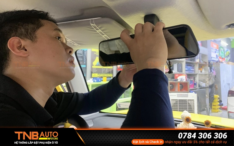 Lắp camera hành trình VF MPV7 ghi lại toàn bộ quá trình di chuyển cung cấp bằng chứng hình ảnh rõ ràng khi cần thiết