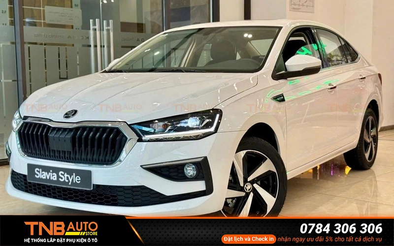 Dán phim cách nhiệt Skoda Slavia giá tốt, bảo hành trọn đời 3 Xe Skoda Slavia có diện tích kính khá lớn đặc biệt là kính lái và kính sườn dễ truyền nhiệt từ ánh nắng mặt trời qua kính