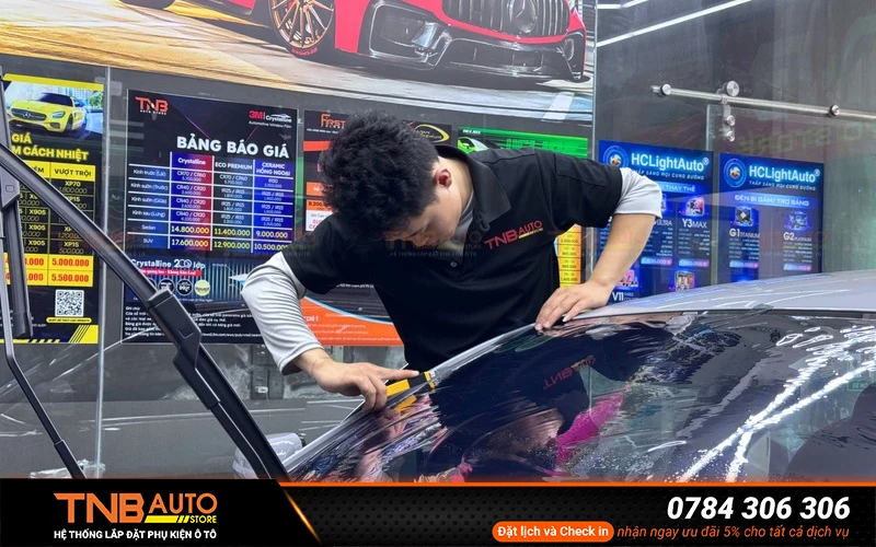 Dán phim cách nhiệt xe Jaecoo J7 mát hơn, bảo hành trọn đời 2 Cách lựa chọn phim cách nhiệt phù hợp với từng vị trí kính xe Jaecoo J7