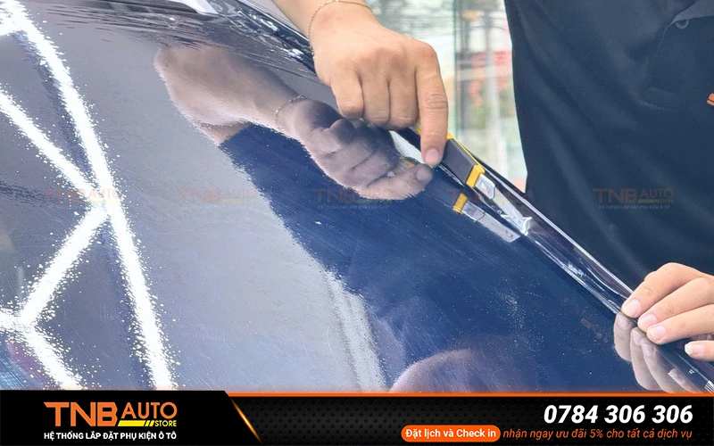 Dán phim cách nhiệt xe Jaecoo J7 mát hơn, bảo hành trọn đời 3 Kính lái xe Jaecoo J7 cần ưu tiên độ trong suốt và an toàn khi quan sát