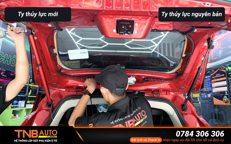 Cốp điện VF MPV7 tại TNB Auto khi lắp ty thủy lực so với ty thủy lực nguyên bả