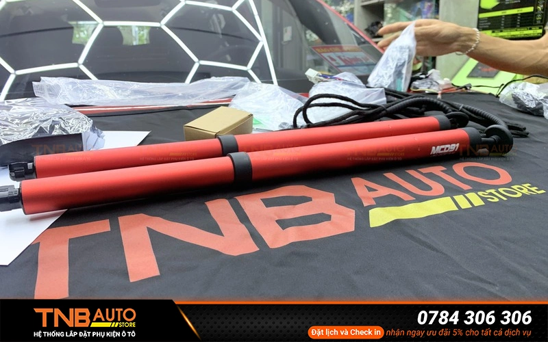 Hệ thống TNB Auto là địa chỉ chuyên nâng cấp cốp điện MCD91 cho VinFast VF MPV7 tại khu vực TP.HCM