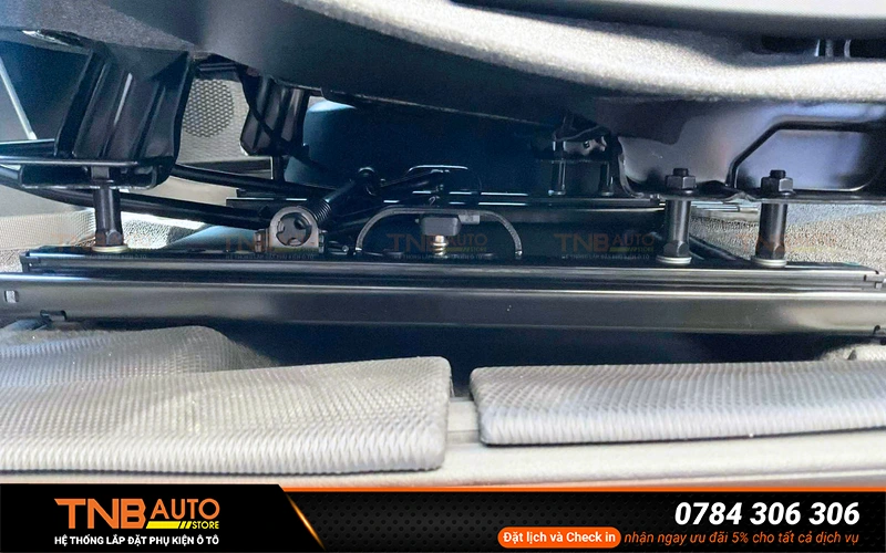 Hệ thống TNB Auto là địa chỉ được nhiều chủ xe lựa chọn khi có nhu cầu đôn ghế VF MPV7 và phụ kiện xe điện