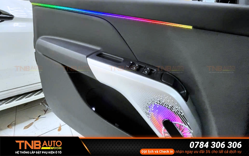 Led nội thất VF MPV7 dải màu độc đáo cực hút mắt 10 Ưu điểm nổi bật của led nội thất VF MPV7