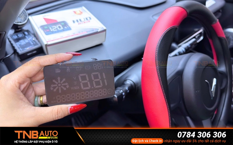 Màn hình HUD VF MPV7 hiển thị kính lái cực sắc nét 9 Màn hình HUD VF MPV7 được trang bị độ sáng cao cùng khả năng tối ưu màu sắc hiển thị