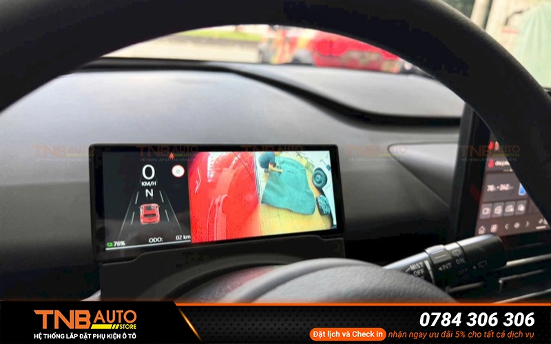 Khi xe xi nhan trái - phải màn hình ODO sẽ tự động hiển thị hình ảnh camera lề tương ứng