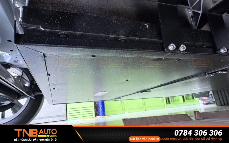 Xe điện có nên lắp bảo vệ pin không? 4 Việc lắp ốp bảo vệ pin xe điện giúp tạo ra một lớp bảo vệ giúp hệ thống pin hoạt động trong điều kiện ổn định hơn