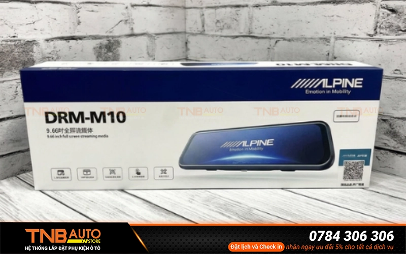 Camera hành trình gương chiếu hậu Alpine DRM-M10 ghi hình đồng thời trước và sau xe giám sát toàn diện khi tham gia giao thông