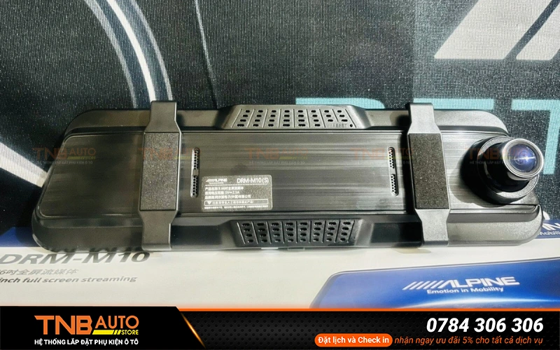 Alpine DRM-M10 trang bị camera trước và sau xe góc quay rộng 170 độ với độ phân giải FHD 1920x1080P