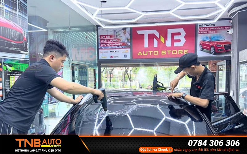 Dán phim cách nhiệt BYD Sealion 6 chống nóng, cản tia UV 1 Việc dán phim cách nhiệt BYD Sealion 6 ngay từ khi mới nhận xe là một trong những nâng cấp cần thiết để bảo vệ xe và nâng cao trải nghiệm sử dụng lâu dài