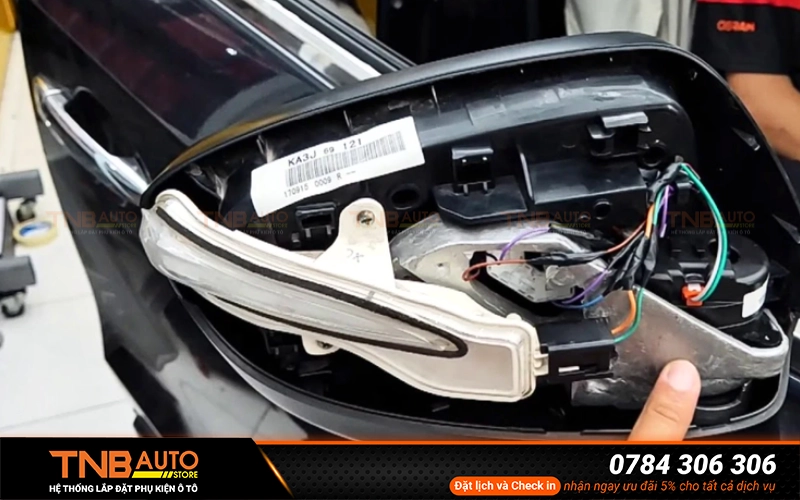 Tự khắc phục lỗi gập gương Mazda CX5 bên cụp bên xòe tại nhà bằng dung dịch bôi trơn