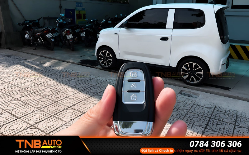 Chìa khóa thông minh Smartkey Minio Green MCD91 có nhiều tính năng thông minh như đóng/mở cửa từ xa, đi xa tự khóa – đến gần tự mở mang lại trải nghiệm sử dụng hiện đại và cao cấp hơn