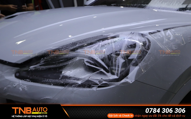 Dán PPF Porsche Cayenne cao cấp | Chống trầy, tự phục hồi 2 Phim PPF tại TNB Auto sở hữu độ dày tiêu chuẩn 7.5 mil bảo vệ sơn hiệu quả trước đá văng, va quệt và các tác động thường gặp khi vận hành Porsche Cayenne