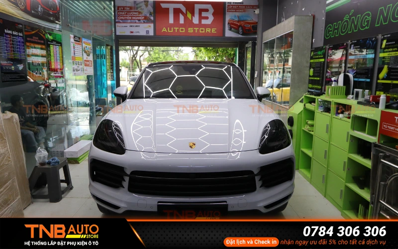 Dán PPF Porsche Cayenne cao cấp | Chống trầy, tự phục hồi 4 Dán PPF cao cấp toàn bộ màu sơn Porsche Cayenne gốc vẫn được giữ nguyên hoàn toàn, không bị ngả màu hay làm mất đi hiệu ứng sơn chuẩn hãng