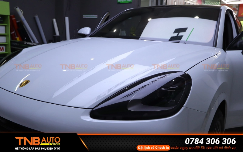 Dán PPF Porsche Cayenne cao cấp | Chống trầy, tự phục hồi 3 Dòng PPF cao cấp tại TNB Auto có độ trong suốt cao giữ nguyên màu sơn zin của Porsche Cayenne đồng thời tăng hiệu ứng bóng sâu sang trọng