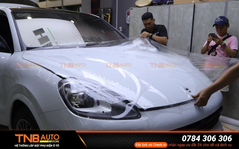Dán PPF Porsche Cayenne cao cấp | Chống trầy, tự phục hồi 1 Dán PPF Porsche Cayenne bảo vệ lớp sơn nguyên bản, duy trì độ bóng sang trọng như mới
