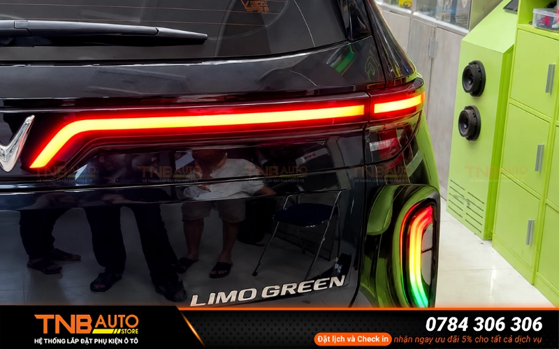 Tính năng led cánh chim sau xe Vinfast Limo Green tại TNB Auto 