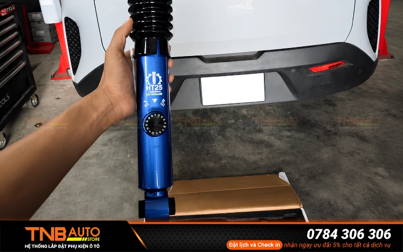 Điểm nổi bật của phuộc sau Rebound HT25 Vinfast Limo Green là khả năng điều chỉnh 16 nấc cứng/mềm theo nhu cầu chạy của từng chủ xe