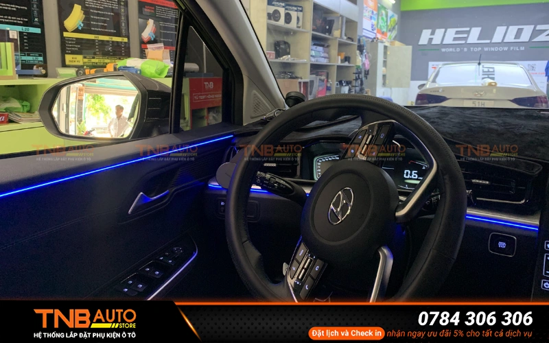 Không gian cabin xe Hyundai Tucson sau khi lắp led nội thất 