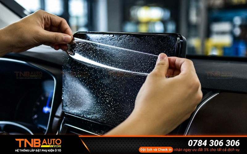 Dán PPF nội thất Vinfast Limo Green chống trầy, cực bóng 8 Tính năng nổi bật của PPF nội thất Vinfast Limo Green tại TNB Auto
