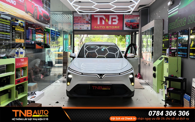 Lắp đèn gầm cho VF MPV7 để tăng cường khả năng chiếu sáng và đảm bảo an toàn khi lái xe