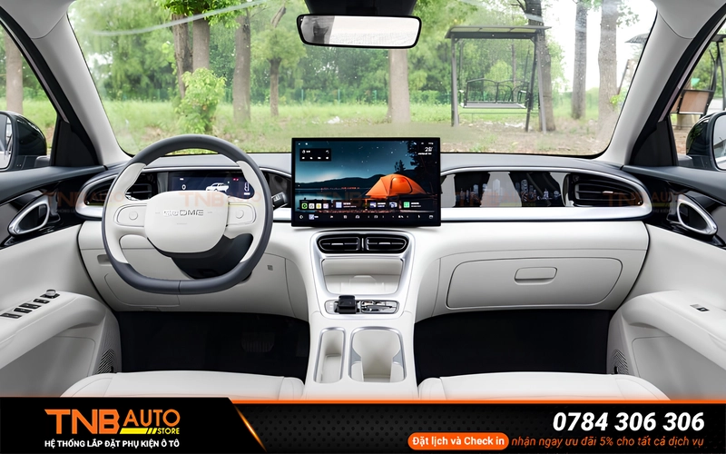Các vị trí nội thất Geely EX2 như màn hình, cụm điều khiển, ốp cửa và chi tiết đen bóng rất dễ xuất hiện xước dăm, xước xoáy, dấu vân tay hoặc vết bẩn khi sử dụng hằng ngày