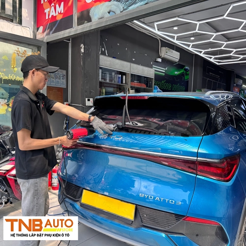 Dán phim cách nhiệt BYD Atto 3 bảo hành kỹ thuật trọn đời 3 Dán phim cách nhiệt BYD Atto 3 4