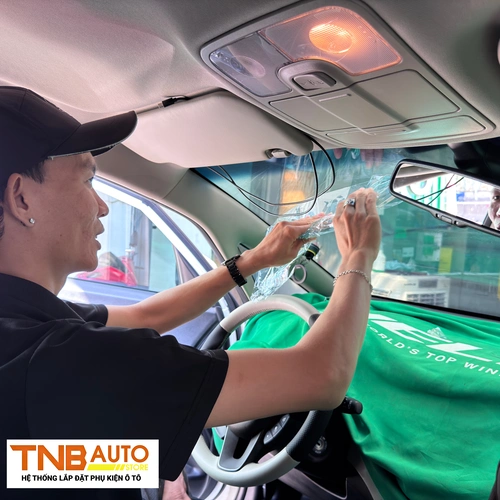 Dán phim cách nhiệt Vinfast VF2 chống UV, giảm nóng đáng kể 4 Dán phim cách nhiệt Vinfast VF2 3