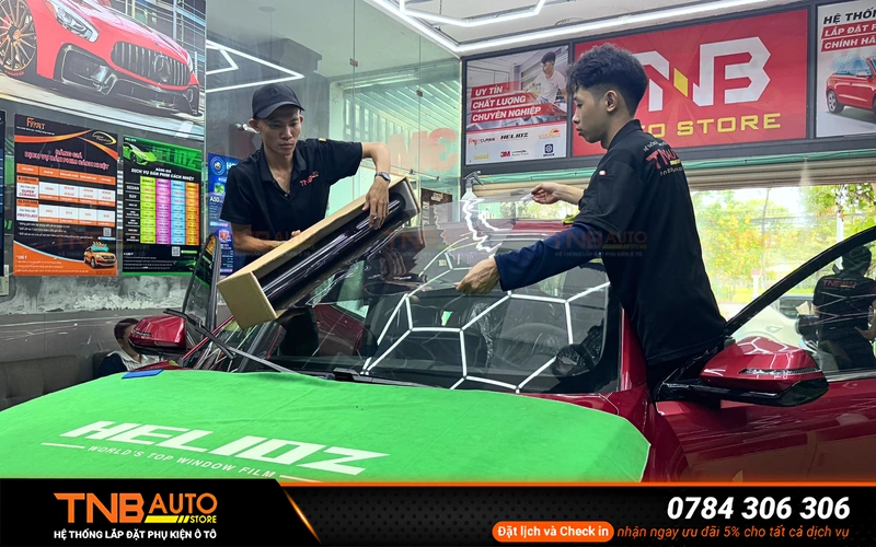 Dán phim cách nhiệt Geely EX2 là một trong những hạng mục nên cân nhắc sớm khi nhận xe