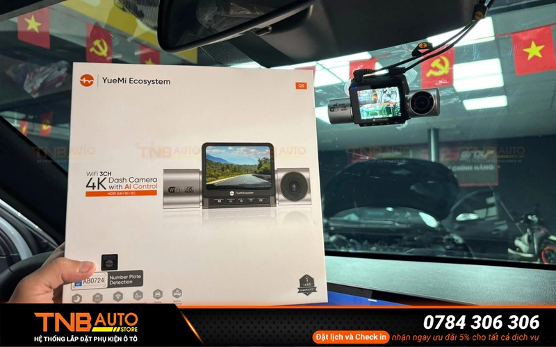 Top 4 camera hành trình xe dịch vụ/kinh doanh giá tốt 2026 4 Camera hành trình YUEMI Q5 3 mắt camera trước 4K, nhiều tính năng trong tầm giá