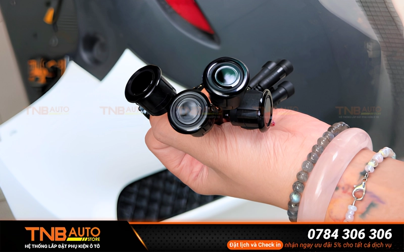 Cảm biến va chạm VF2 trước sau, hỗ trợ đỗ xe an toàn 10 Lắp cảm biến va chạm trước sau VF2 phát cảnh báo khi xe tiến gần chướng ngại vật hỗ trợ người lái nhận biết sớm vật cản quanh xe