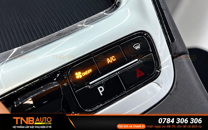 Dán PPF nội thất Geely EX5 chống xước, cắt CNC chuẩn form 10 Dán PPF nội thất Geely EX5 hạn chế các vết trầy nhẹ, giữ độ bóng và màu sắc nguyên bản của nội thất, đồng thời giúp việc vệ sinh trở nên dễ dàng hơn