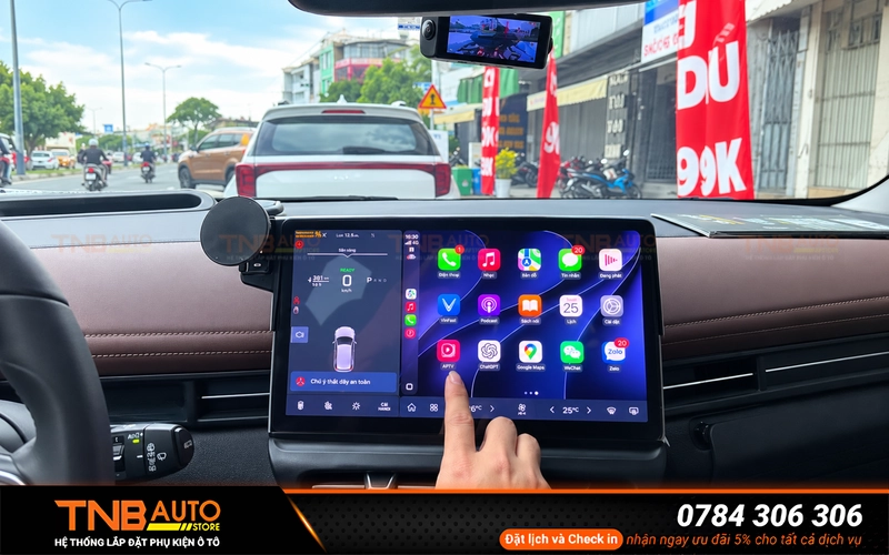 Hướng dẫn sử dụng APTV trên iPhone và Apple CarPlay miễn phí 5 Sau khi Apple CarPlay đã kết nối thành công, mở danh sách ứng dụng trên màn hình xe