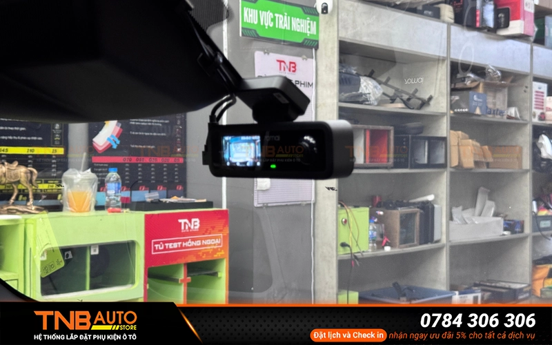 Lắp camera hành trình Geely EX2 ghi lại diễn biến thực tế trên đường, hỗ trợ chủ xe có thêm dữ liệu khi cần đối chiếu hoặc xử lý sự cố là phụ kiện cần thiết phải nâng cấp