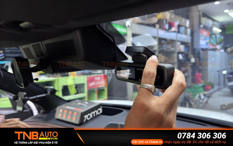 Lợi ích của việc lắp camera hành trình xe Geely EX2