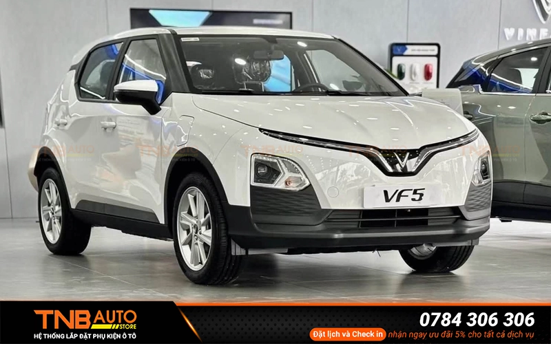 So sánh Geely EX2 và VF5: Đều 500 triệu nên chọn xe nào? 2 VF5 lại có kiểu dáng vuông vức hơn đậm chất SUV đô thị