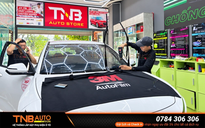 Sau khi dán phim 3M tại TNB Auto hoàn tất chúng tôi sẽ thực hiện kích hoạt bảo hành điện tử