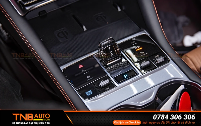 Dán PPF nội thất BYD Sealion 6 cắt CNC chuẩn form 22 TNB Auto sử dụng PPF nội thất vật liệu TPU có bề mặt trong suốt và độ bóng cao nên sau khi dán vẫn giữ được vẻ sáng đẹp đồng thời tạo cảm giác bề mặt sâu và sạch hơn